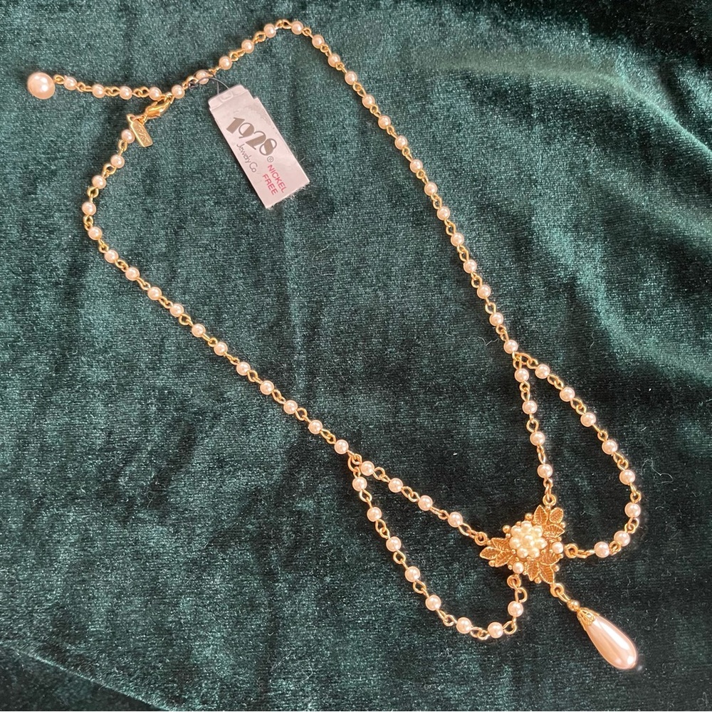 Vintage 1928 Gold and Pearl Drop Necklace